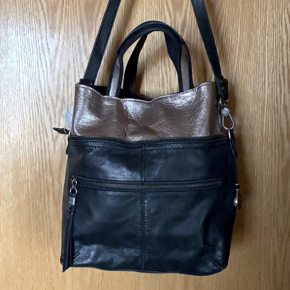 Leather crossbody purse with reshaping features.